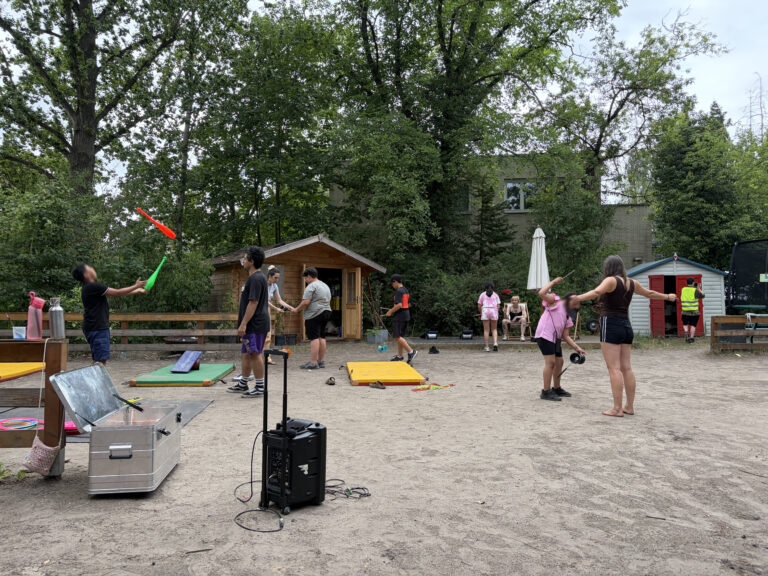 Read more about the article Zirkus in der “Villa Holz”
