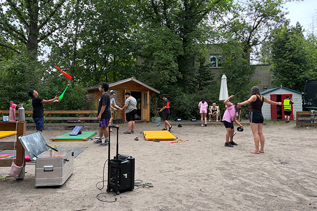 Read more about the article Zirkus in der “Villa Holz”